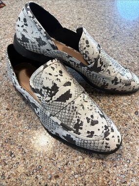 Zara Black and White Snakeskin-Print Loafers